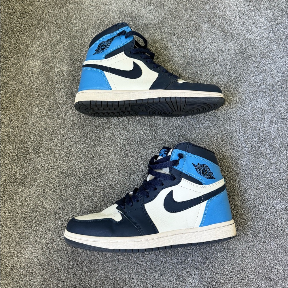 Custom athletic wear shoes, men’s size 8